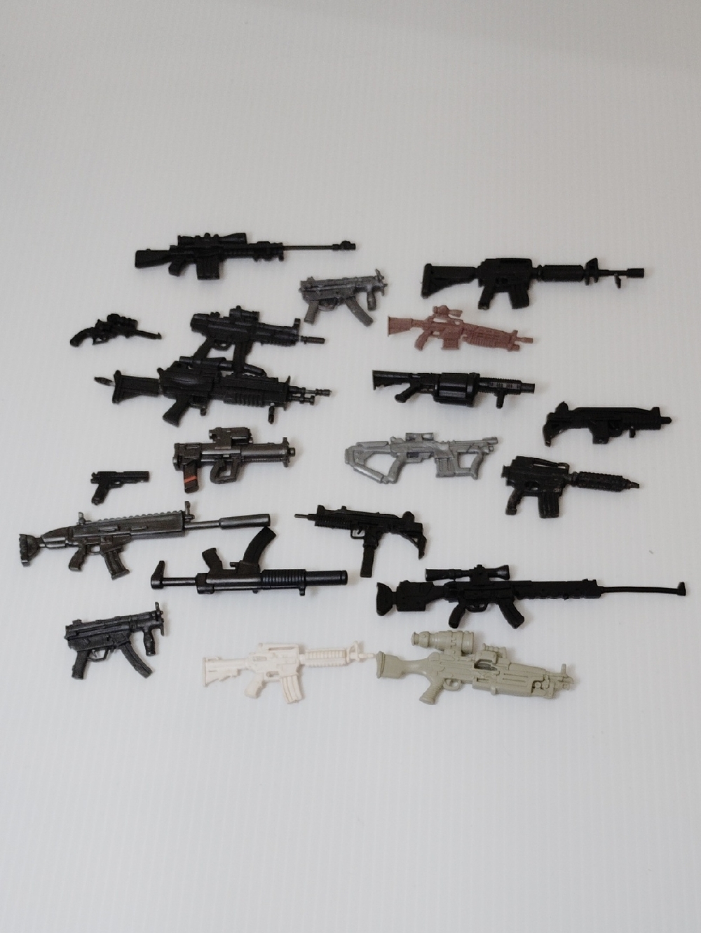 24! Military Action Figures Set - Assorted Green, Tan, White, Black And Weapons - Picture 8 of 12